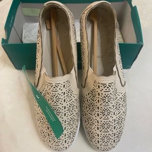 Ssbriellanude Style and Color Beige Cushioned Footbed Size 10 Flexible Outside